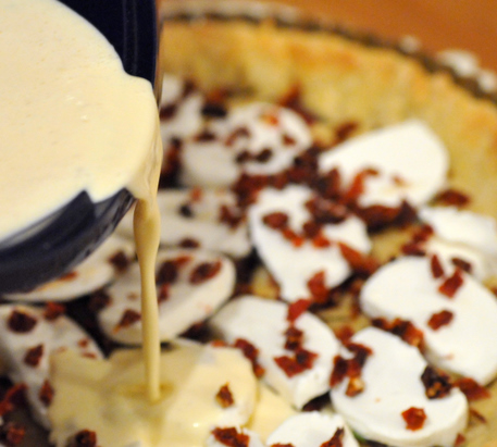 Goats cheese and dried tomatoes quiche